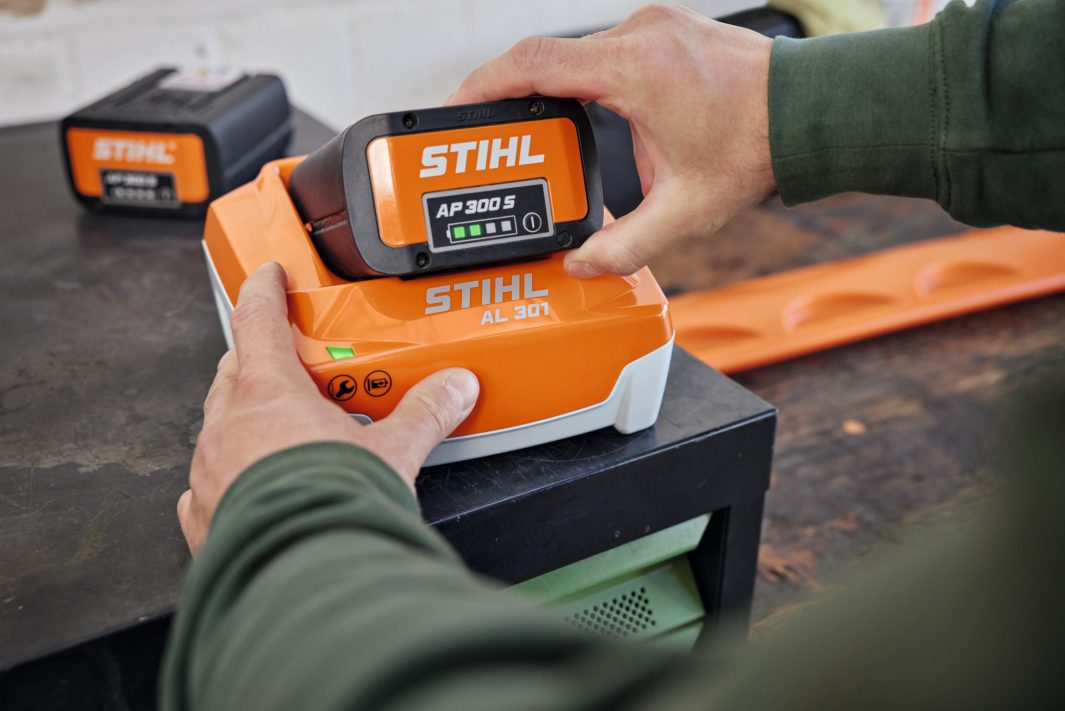 Stihl Schnellladegerät AL 301