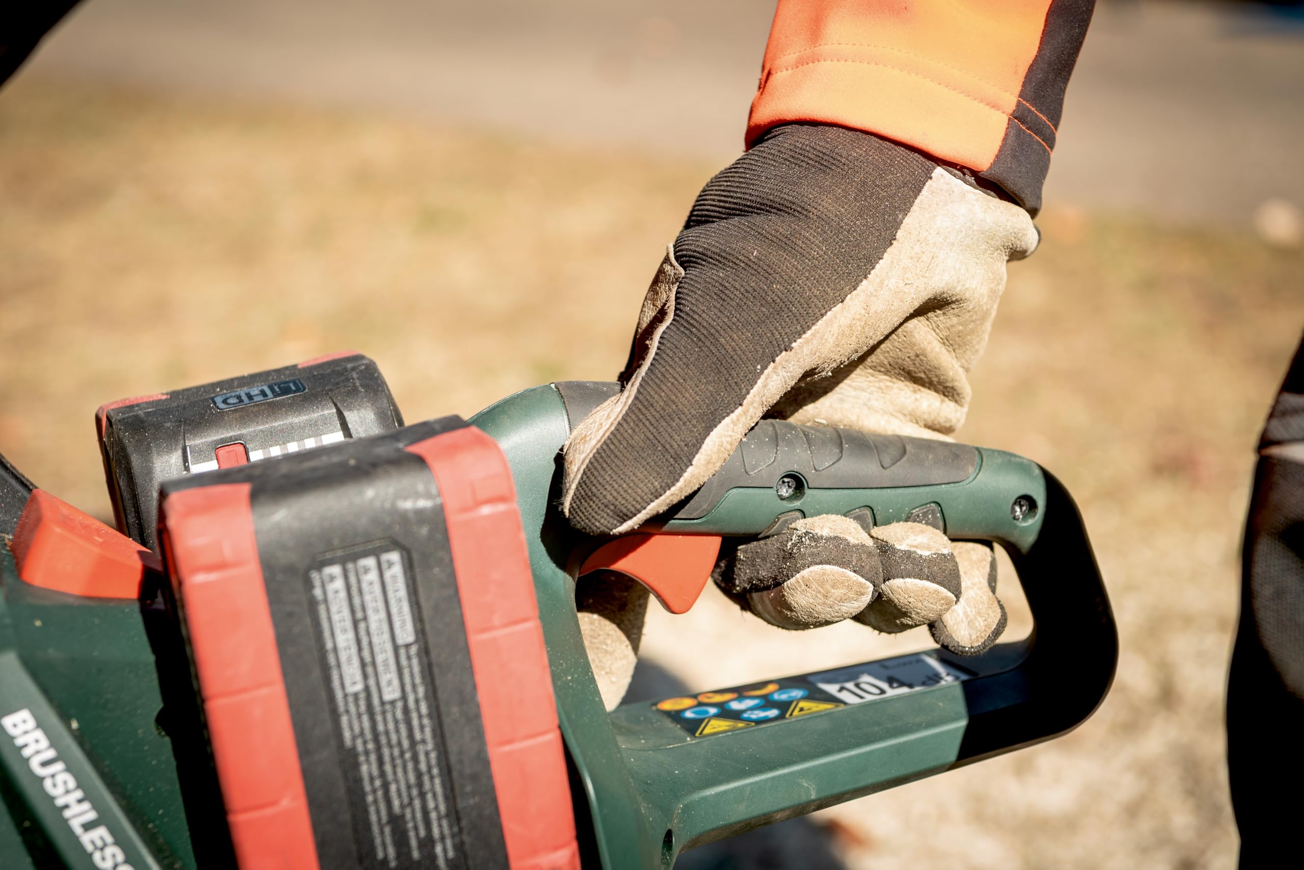 Metabo Akku-Kettensäge MS 36-18 LTX BL 40 (18 V, Schnittlänge 40 cm, Akku-Motorsäge, autom. Kettenschmierung, Zahnteilung 3/8")